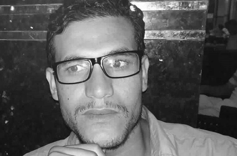 رجل تؤنسه طقطقات الأحذية | يونس الطير