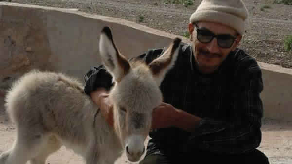 المثقفون المغاربة يعلنون تضامنهم ودعمهم المادي للروائي عزيز بن حدوش